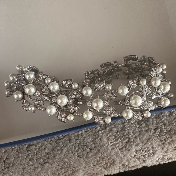 Bel Aire Bridal 3 piece set- Necklace, bracelet & earrings with pearls - Picture 7 of 8